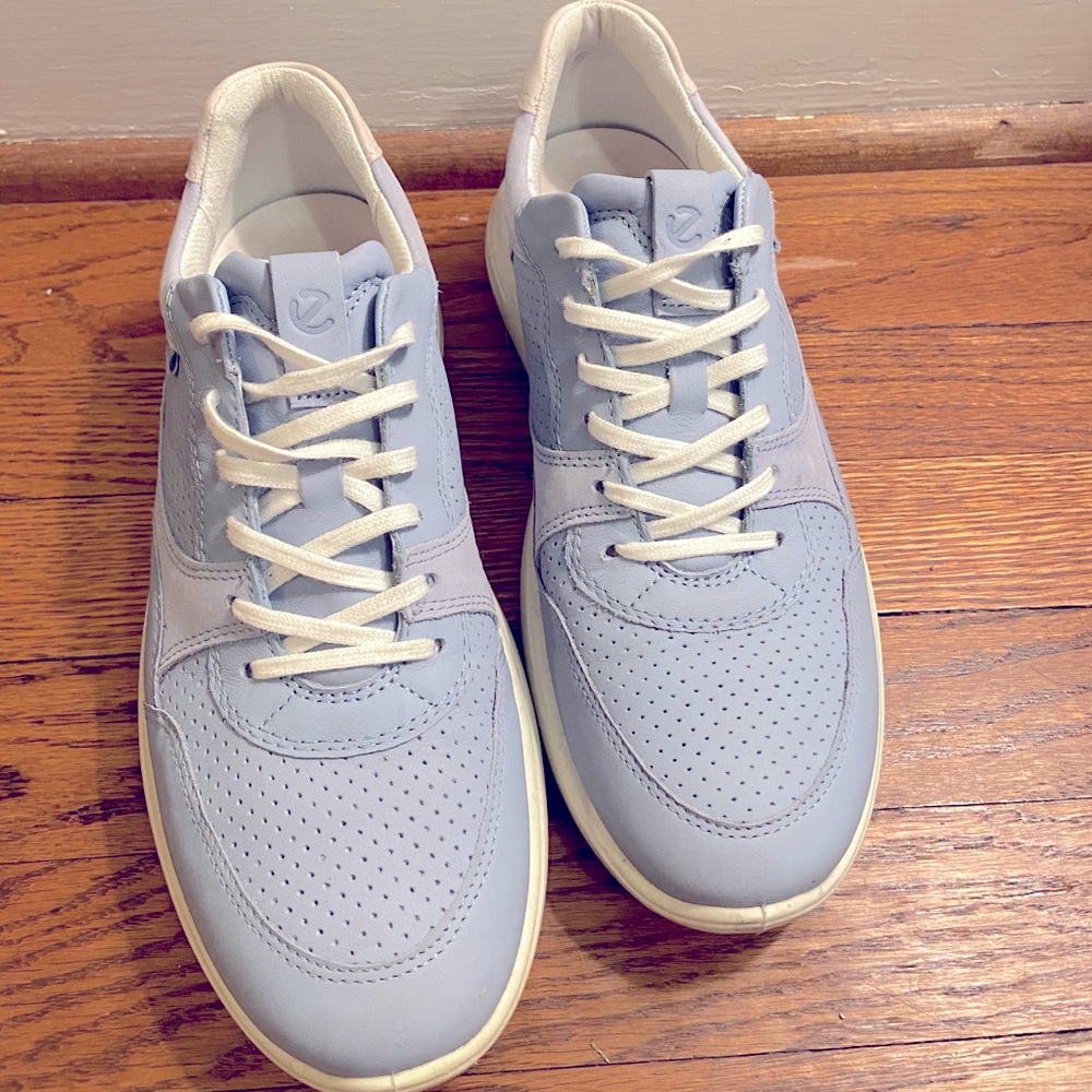 Ecco brand casual tennis shoes